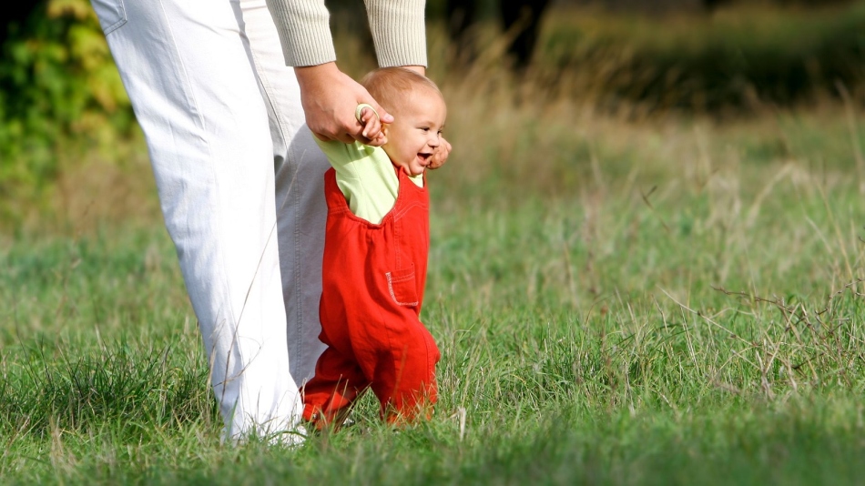 Support for the baby when walking