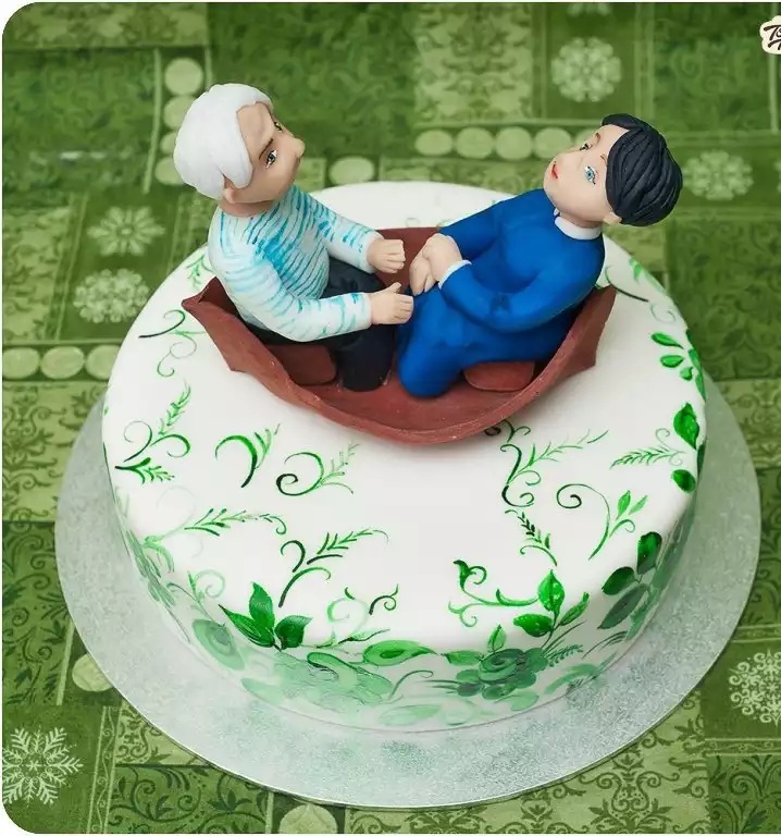 Cake with figures
