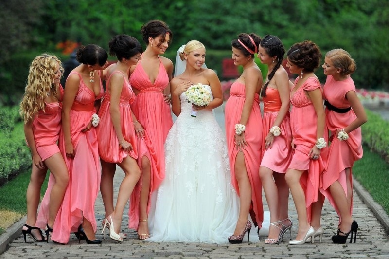 Платья и прически для подружек невесты