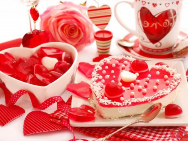 Festive dinner for the day of the 2023 lovers: menu and recipes for holiday dishes, desserts, decoration of the table and festive dishes, candles, photos. How to decorate the cake on February 14th in love in 2023: ideas decoration of the cake, photo