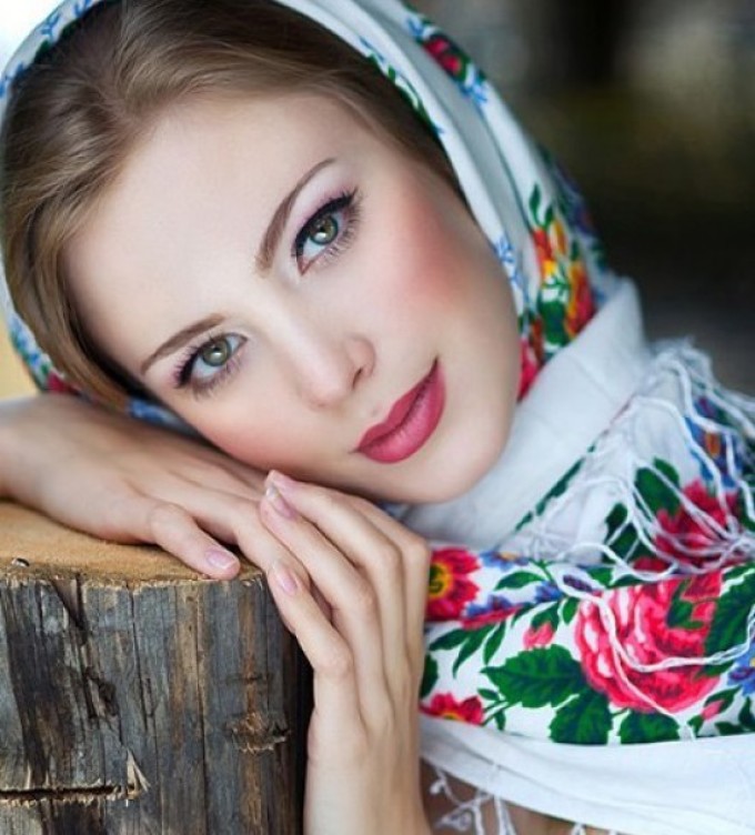Русская девушка с платком