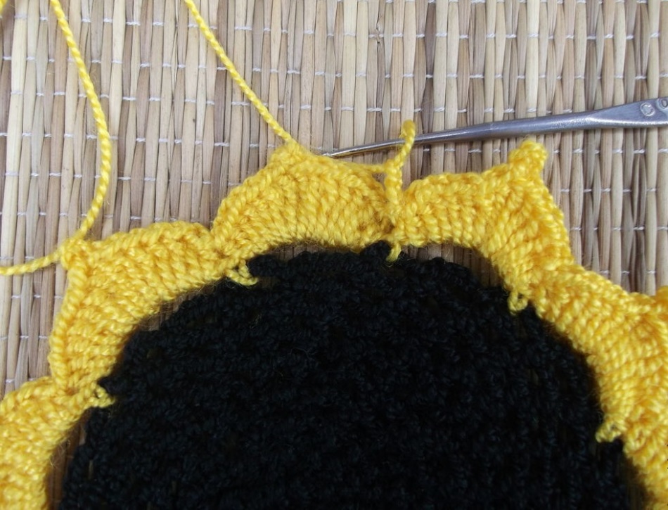 The beginning of the creation of the second row of yellow petals of the stand