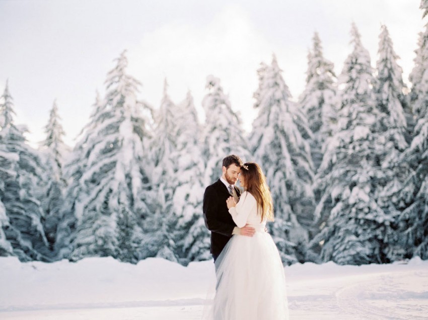 In winter, the wedding is very successful