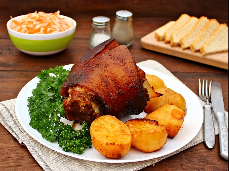 Рулька свиная запеченная в духовке рецепт с фото