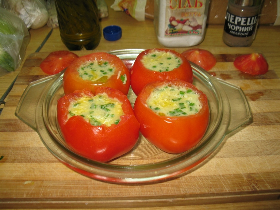 Omlet in the tomato