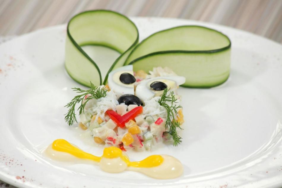 Salade délicieuse pour le petit déjeuner pour enfants