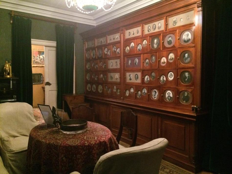 A lot of portraits and photos of friends of the owner of the Museum apartment