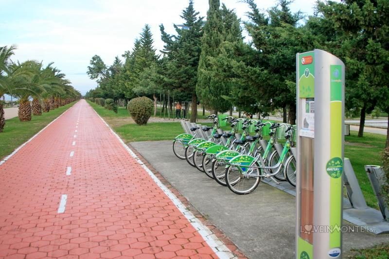 Cyclisme municipal avec l'auto-service