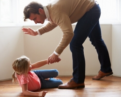 Mengapa anak tidak patuh: alasan, psikologi. Mengapa orang tua mengalahkan anak -anak? Mengapa Anda tidak bisa mengalahkan anak -anak: alasan