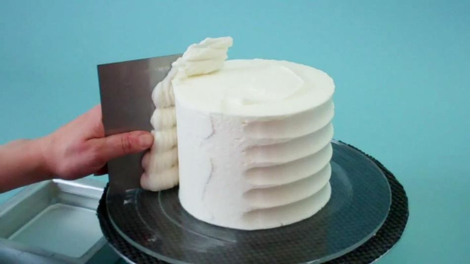 Сборка торта в кольце для выравнивания пошагово