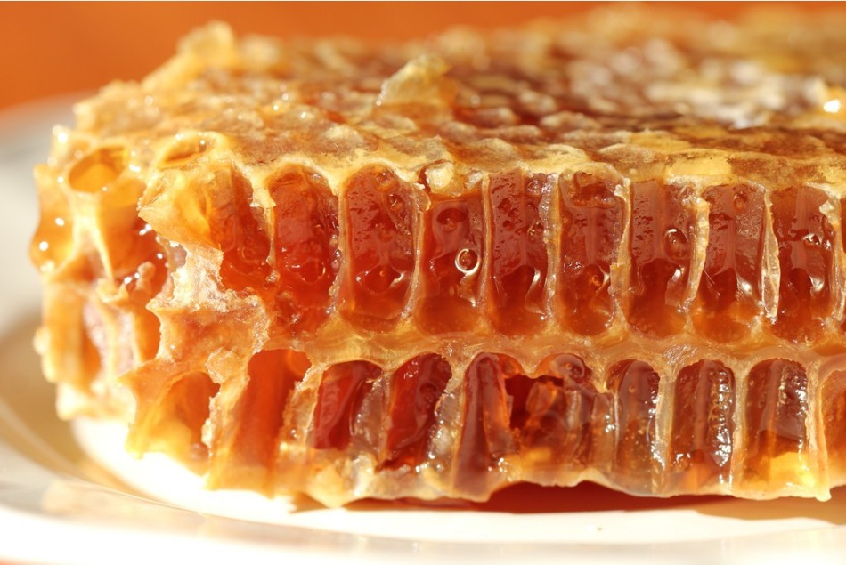How is it right and how much can honey at home in honeycombs be stored?