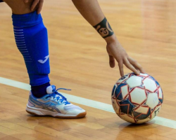 Qual é a diferença entre mini-pé e futebol comum: regras