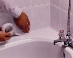 Hogyan lehet megszabadulni a fürdőszoba és a fal közötti réstől: a leghatékonyabb és leginkább ellenőrzött módszerek
