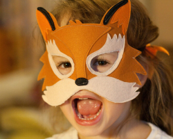Μάσκες αλεπούδες από χαρτί, αισθητή, papier-masha στο κεφάλι με τα χέρια σας: οδηγίες, πρότυπα