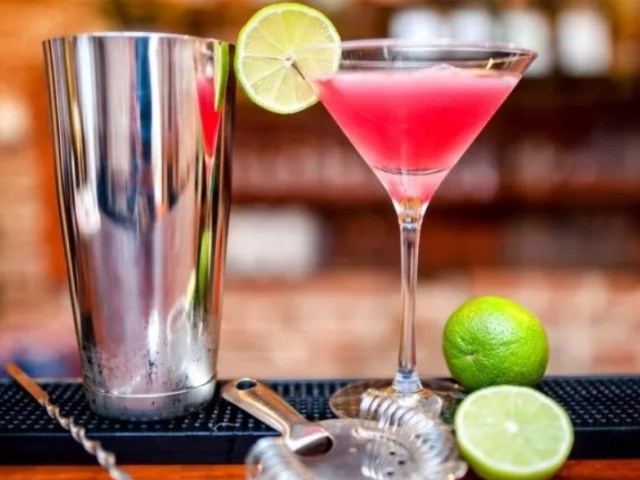 Cocktail cosmopolite: recette, composition, proportions, contenu calorique, photo