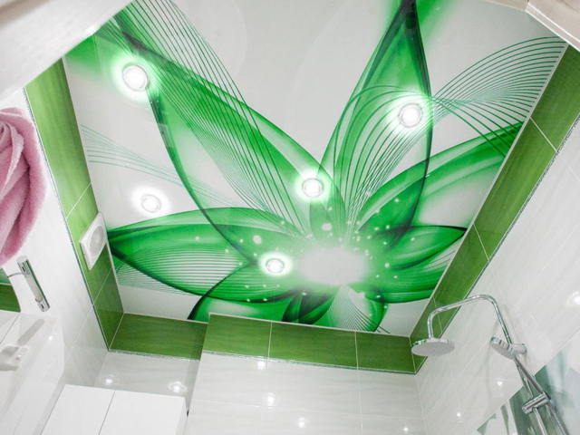 Plafonds extensibles dans la salle de bain: avis. Le plafond extensible dans la salle de bain, quel est le meilleur?