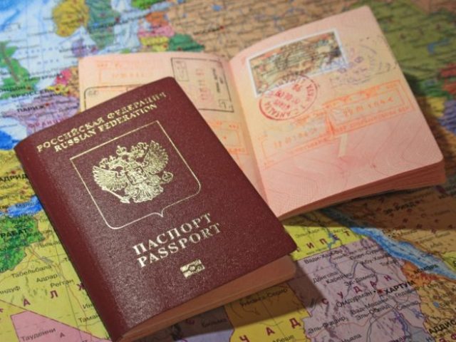 Lehetséges -e az útlevél előállítása a proxy által: törvény? Meghatalmazás útlevél kapására a vízumközpontban: Minta