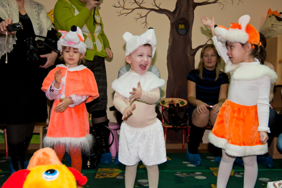 Szenen für die Matinee im Kindergarten für das neue Jahr für die ältere Gruppe