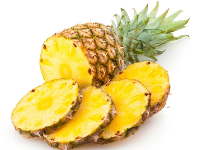 Hogyan válasszunk egy jó érett ananászot vásárláskor: Vigyázzon a farokra, a mérlegekre, az aromára, a hangra, a súlyra. Milyen ananászot nem szabad megvásárolni?
