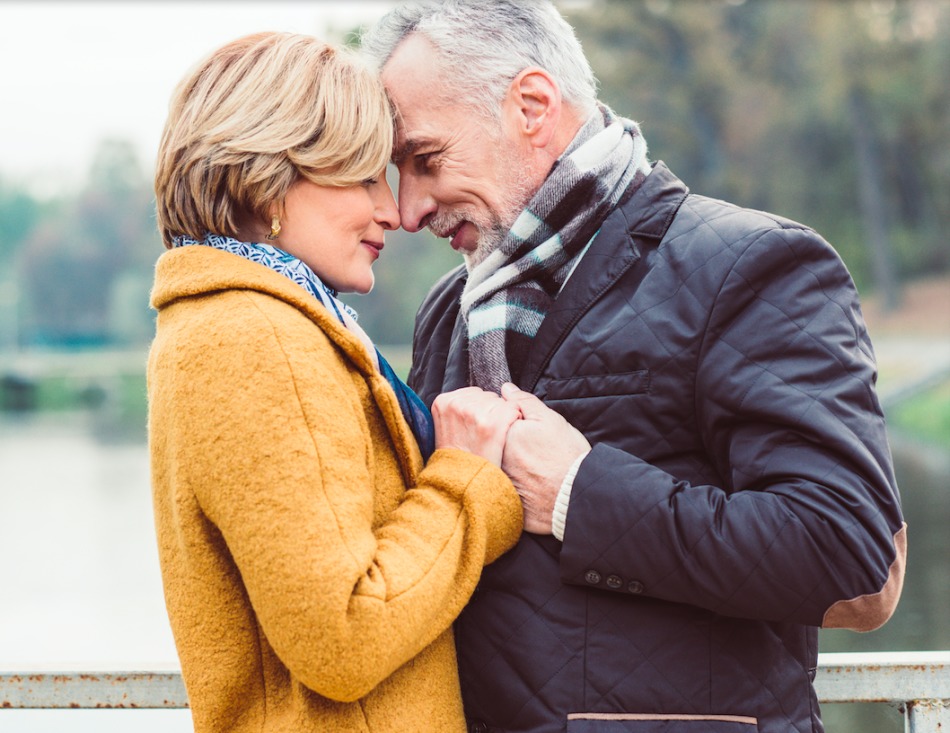 Marchez, amusez-vous, profitez de la vie après 50 ans et votre mariage sera le plus fort!