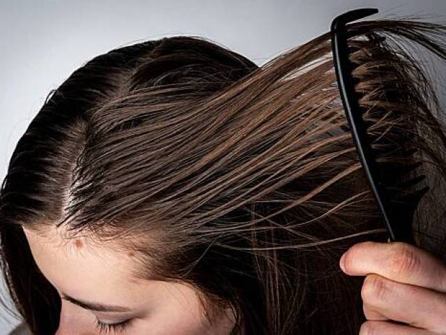 Pattanások a fejbőrön, a hajban: jelek, amelyekért a szerv felelős