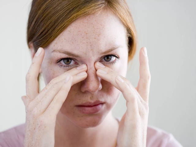 Dolore negli occhi quando si muove il bulbo oculare, quando lampeggiano e premono: cause e trattamenti. Dolore agli occhi dopo la saldatura, computer: come trattare? Colliri per dolore agli occhi