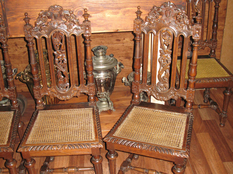 Chaises en bois