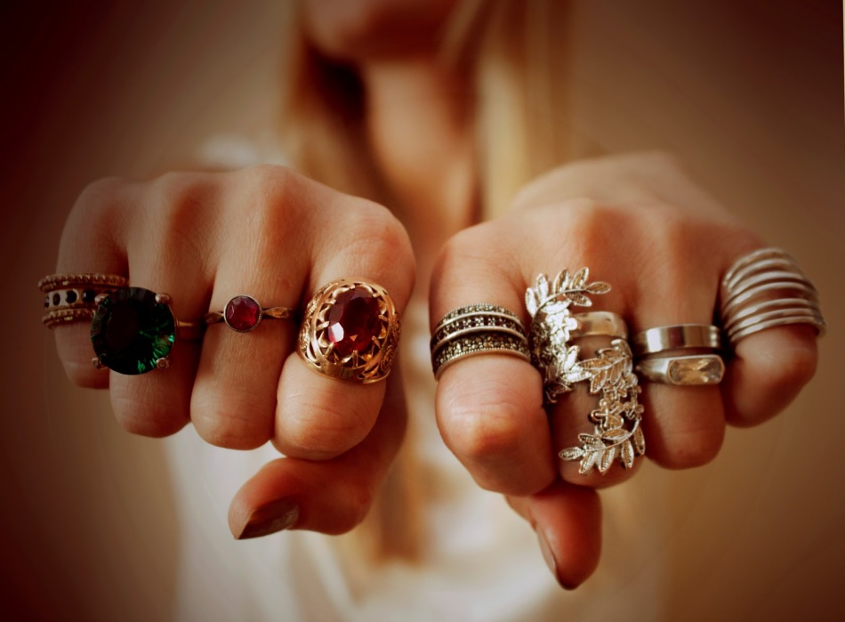Sejarah, budaya, dan jari yang berbeda untuk setiap cincin