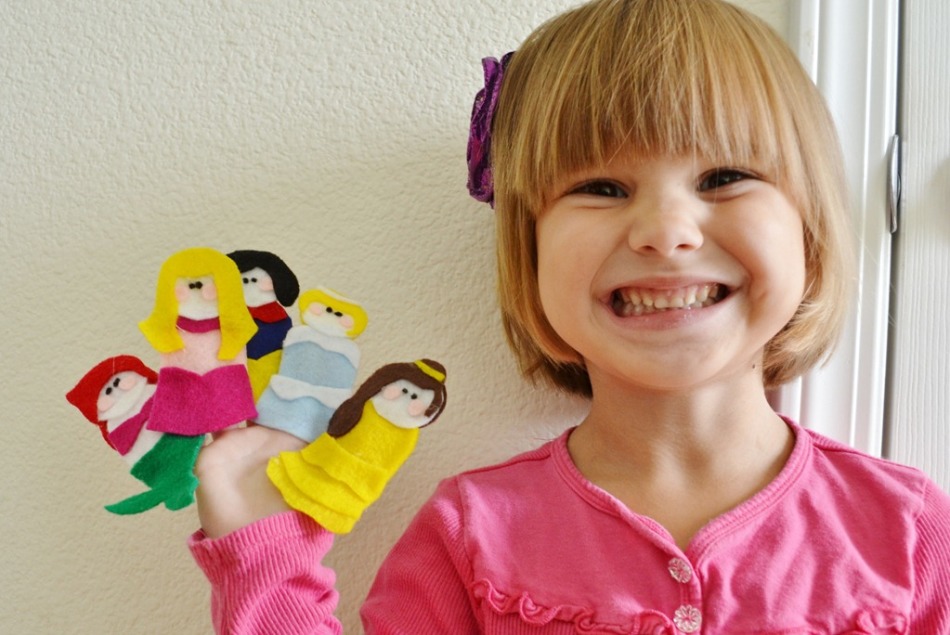 DIY Finger Theatre