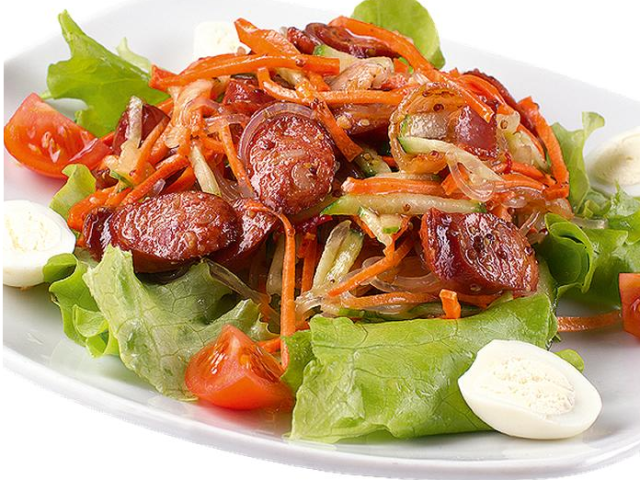 Apa yang bisa disiapkan dari sisa -sisa sosis mentah -tan: resep untuk salad panas, mengisi dengan isian, sup