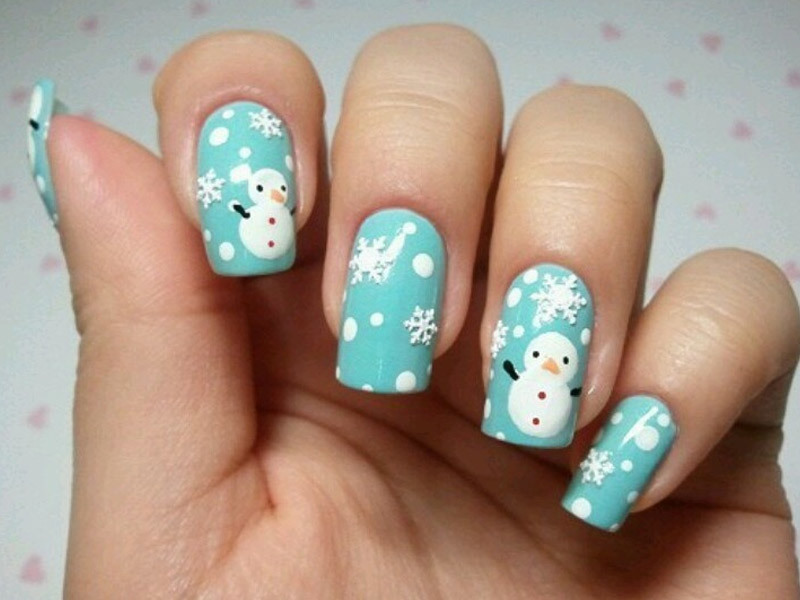 Manicure con un pupazzo di neve - idee di design