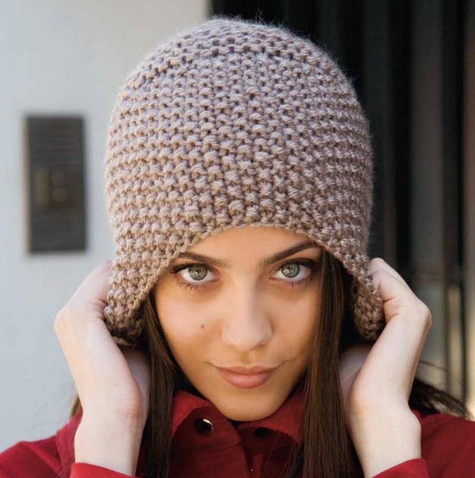Простые вязаные шапки спицами для женщин