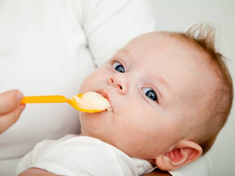 By introducing complementary foods, do not refuse breastfeeding for anything.