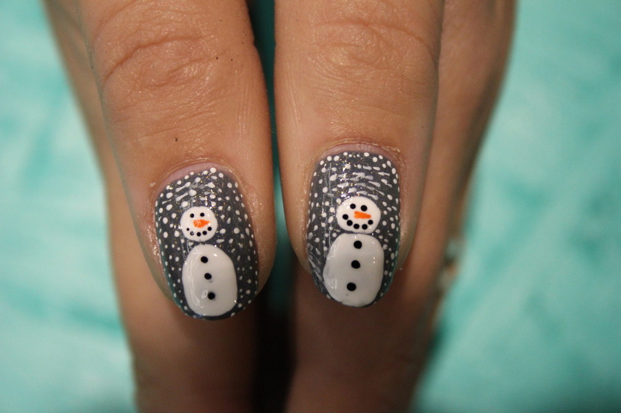 Manicure options with a snowman