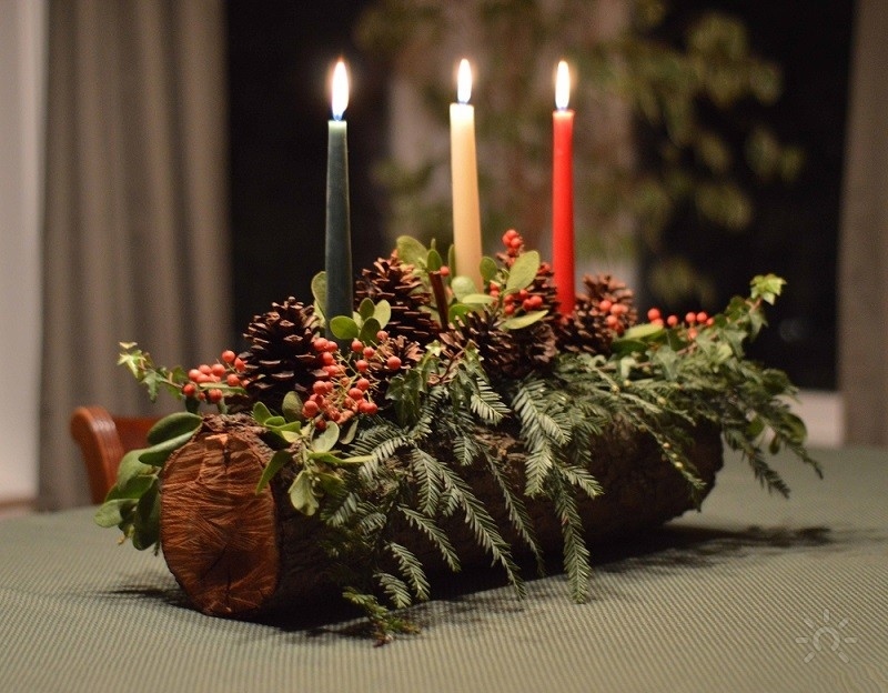 Egy gyönyörű, kézzel készített csokor gyertyákkal - a ház dekorációja a téli napforduló napján