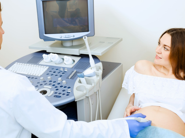 Which is better, more informative, more effective, more precise, safer - x -ray or ultrasound: comparison. What is the difference between an x \u200b\u200b-ray and ultrasound? How often and after how much can you do after an ultrasound x -ray and vice versa? Is it possible to do an ultrasound instead of an X -ray?