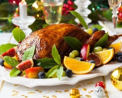 How to bake a duck in the oven: the best recipes. Duck in the oven: a recipe with apples, potatoes, oranges, lingonberry sauce, entirely, classic, in foil, sleeve, in Peking, in ginger-ice marinade