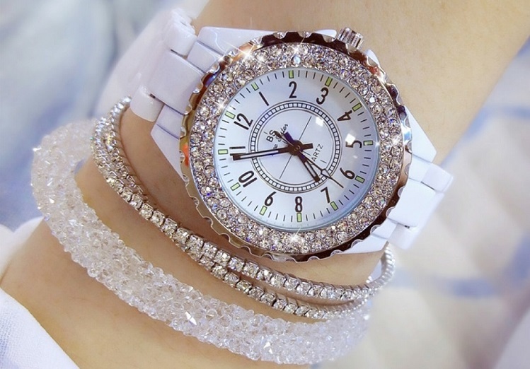 Модные часы для девушки