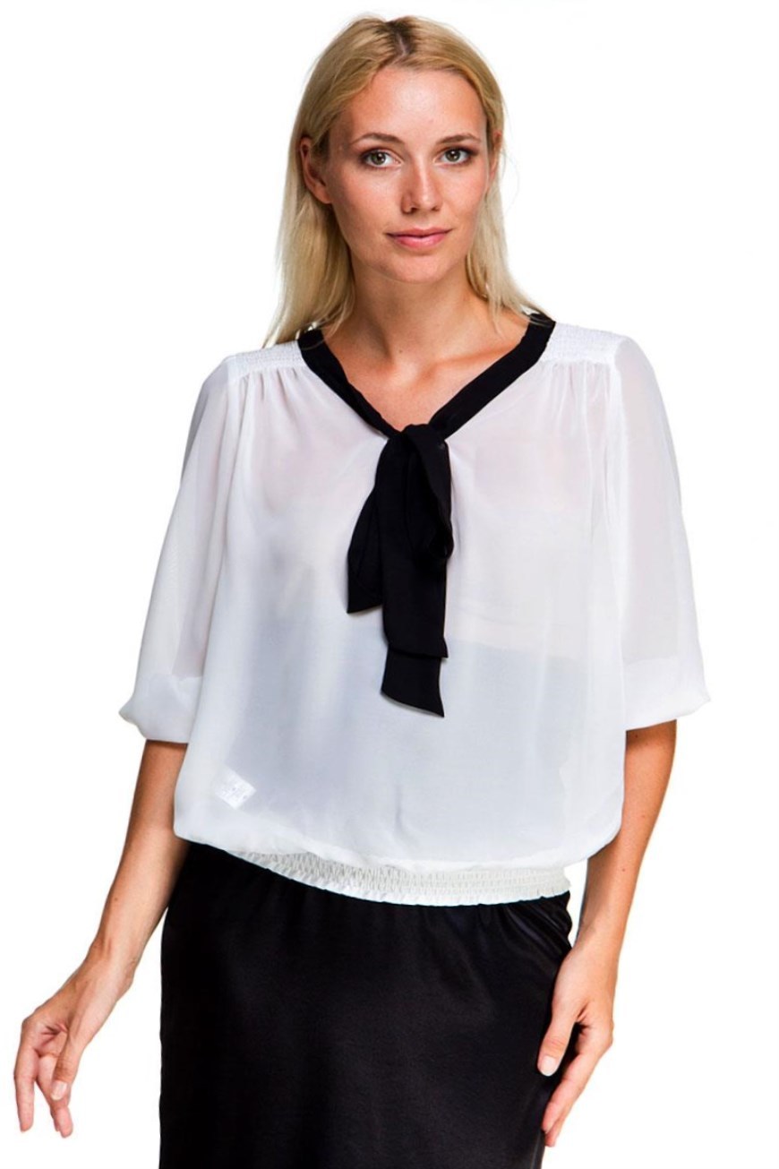 Une blouse blanche