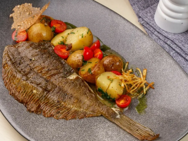 Cara sengaja memasak fliles flounder di briket semi -finished produk beku: resep, dewan dari memasak