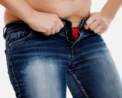 Comment étirer les jeans à la maison en longueur, largeur, taille, veaux, hanches, coton, étirement: méthodes. Comment pouvez-vous étirer un jean dans la ceinture avec un jean fer et court avec une charge, de la vodka, après le lavage? Comment augmenter les jeans de taille?