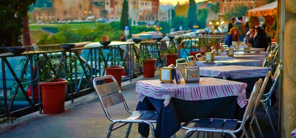 Utcai kávézó Rómában