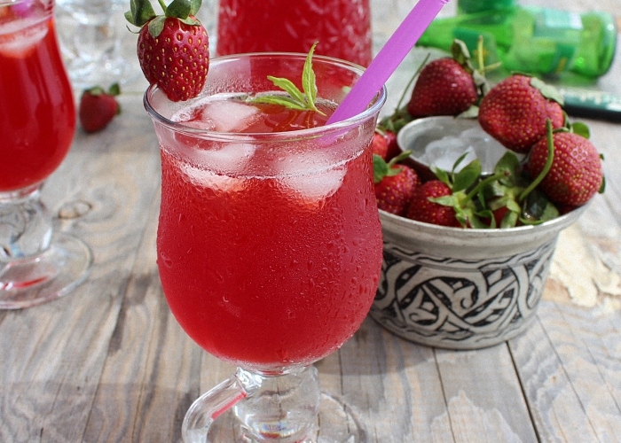 How to cook homemade strawberry wine