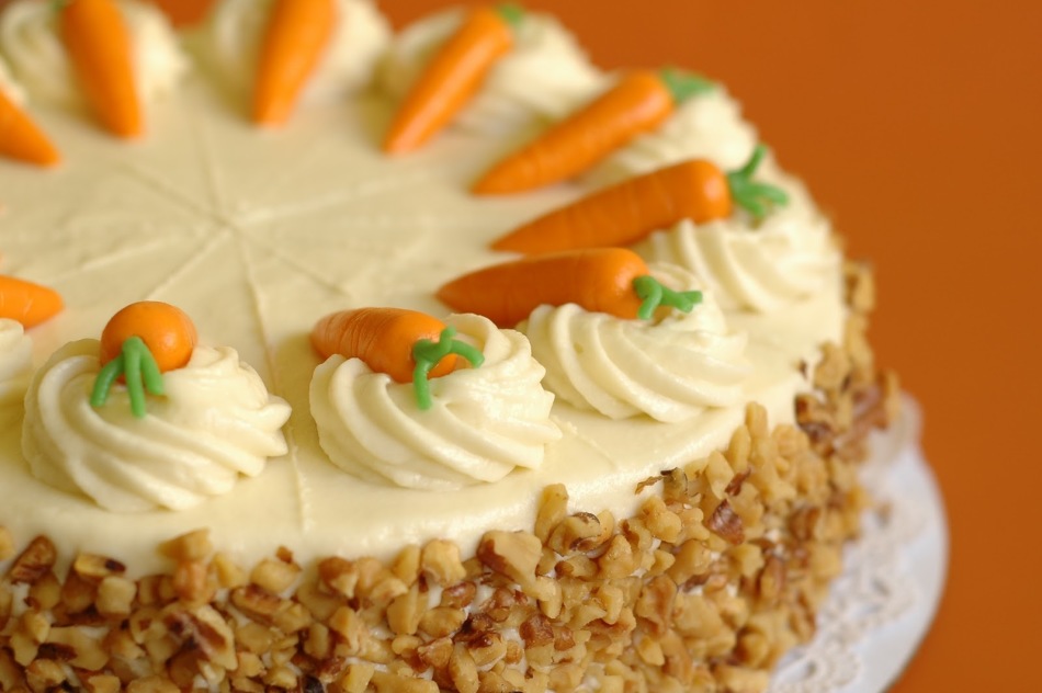 Korenčasta torta je okusna sladica, ki bo navdušila sorodnike ali prijatelje