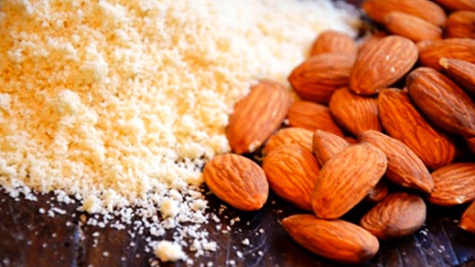 Thoroughly crushed almonds - the key to successful baking makarun