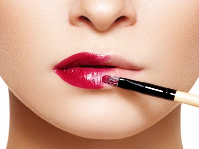 Как зрительно увеличить губы с помощью макияжа: пошаговая инструкция, советы визажиста, фото