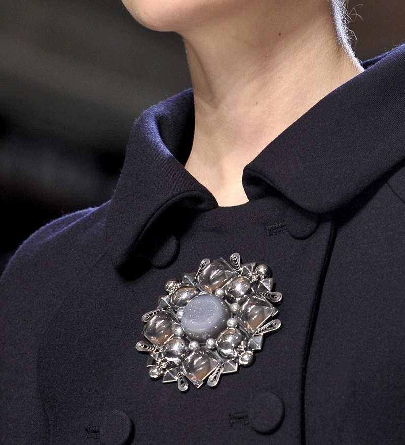 Elite brooch