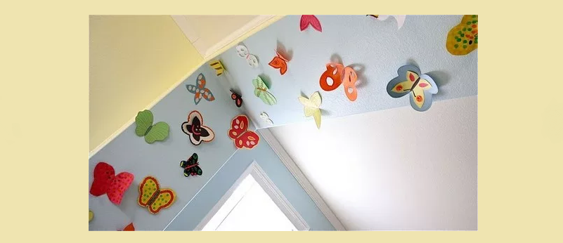 Όμορφη διακόσμηση του τοίχου με πεταλούδες στο νηπιαγωγείο με τα χέρια σας