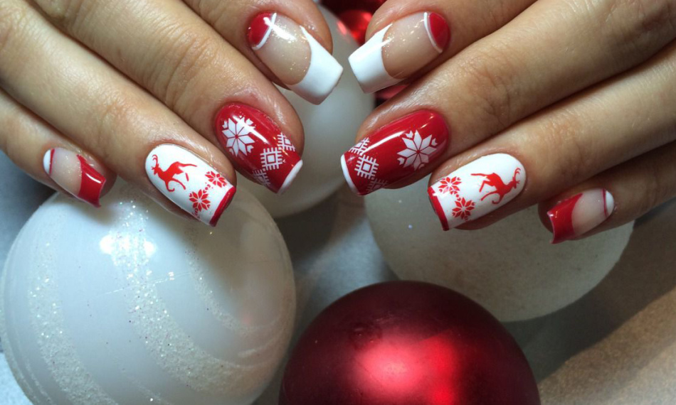 Manicura de año nuevo en rojo en uñas cortas y largas