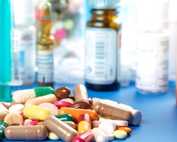 A legjobb diuretikumok az ödéma számára: A gyógyszerek listája utasításokkal, gyógynövényekkel, népi gyógyszerekkel, orvos ajánlásaival
